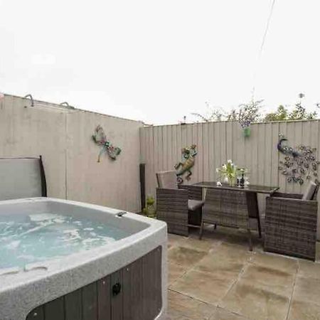 Beeches Bach, 1 Bedroom Cottage With Hot Tub Prestatyn Zewnętrze zdjęcie