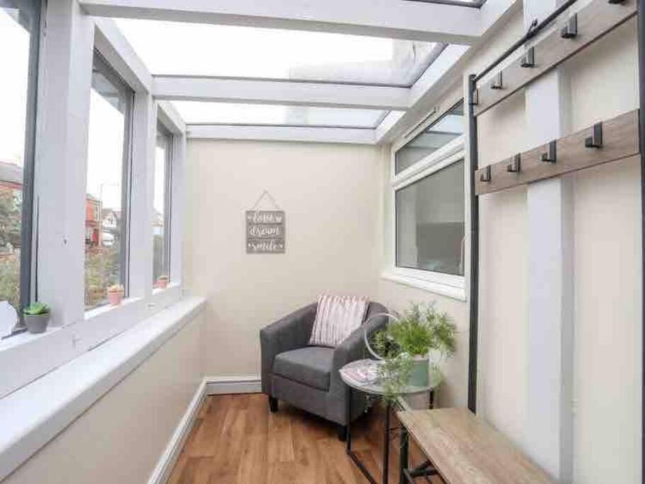 Beeches Bach, 1 Bedroom Cottage With Hot Tub Prestatyn Zewnętrze zdjęcie